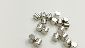 強力磁鐵是否易碎？「聚盛磁鐵」